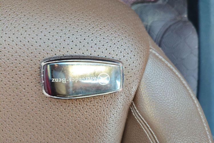 奔驰E级 2019款 E 300 L 运动时尚型中控内饰7001