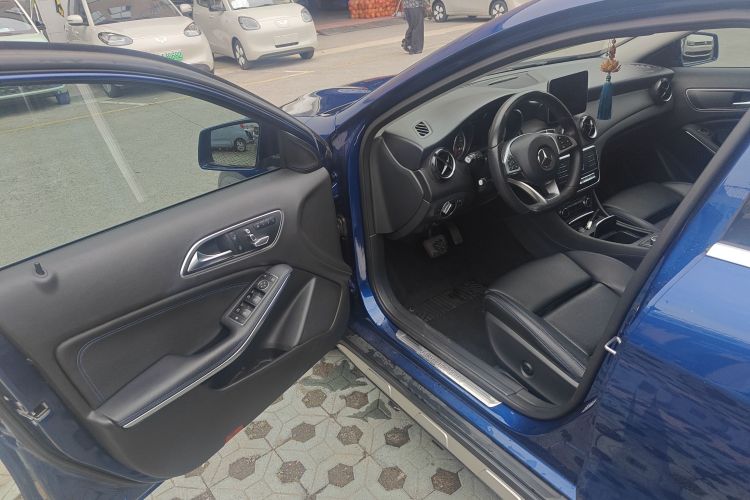 奔驰GLA 2019款 GLA 200 动感型中控内饰7003