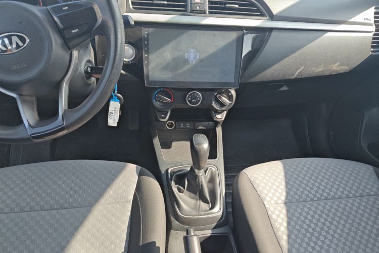 起亚K2 2017款 三厢 1.4L MT GLS中控内饰16