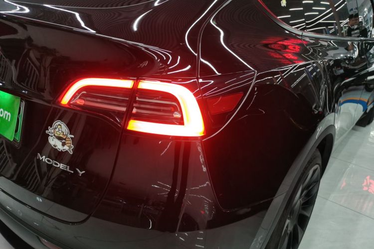 特斯拉 Model Y 2022款 改款 长续航全轮驱动版车身外观9