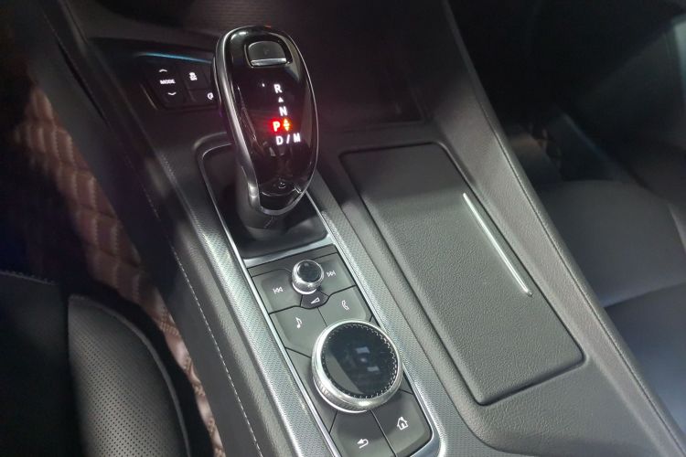 凯迪拉克CT5 2020款 改款 28T 豪华型中控内饰18