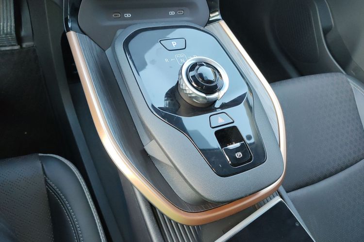 丰田bZ3 2023款 616km 长续航Premium中控内饰18