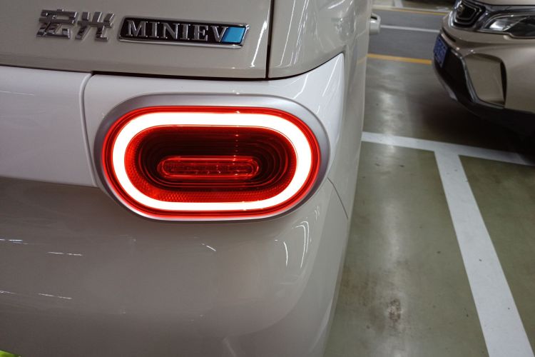 五菱汽车 宏光MINIEV 2024款 第三代 215km 青春版车身外观9