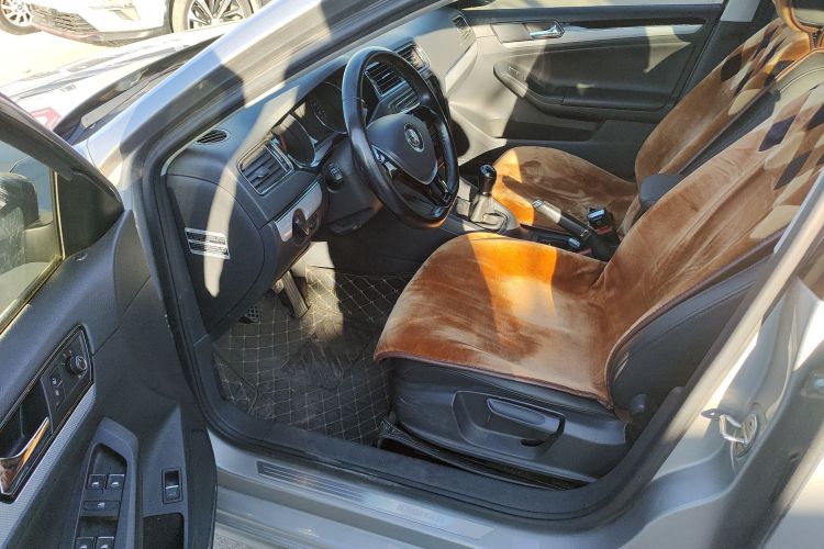 大众 速腾 2015款 1.6L 手动舒适型中控内饰20