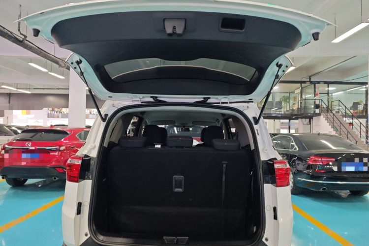 五菱汽车 五菱宏光S3 2019款 1.5L 手动标准型 国VI机舱底盘23