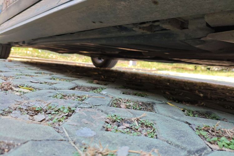 奔驰E级 2019款 E 300 L 运动时尚型局部细节9001