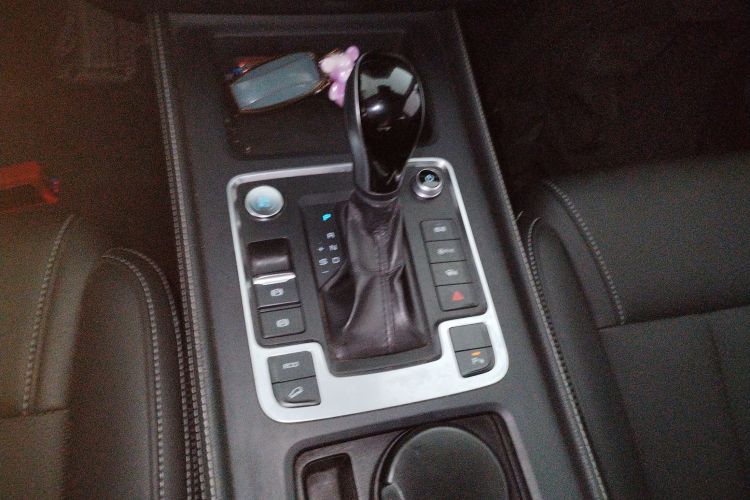 比亚迪 唐 2018款 2.0T 自动智联尊贵型 5座 国V局部细节18