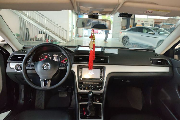 大众 帕萨特 2015款 1.8TSI DSG尊荣版中控内饰12
