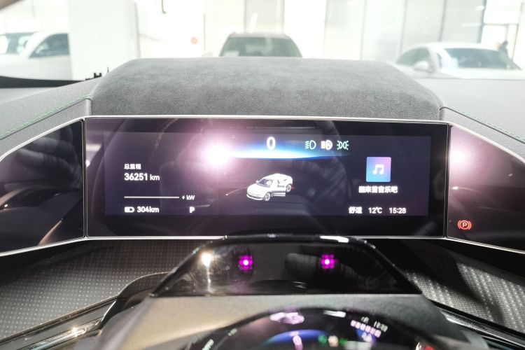 极氪001 2023款 WE版 100kWh局部细节14