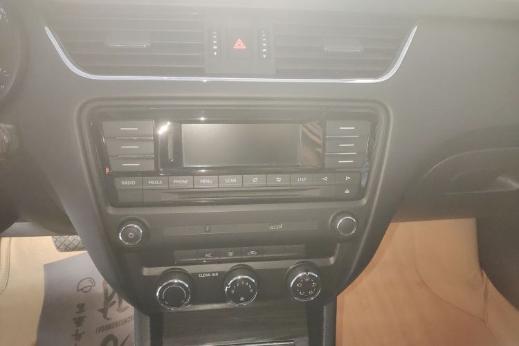 斯柯达 明锐 2017款 1.6L 自动智行版中控内饰16