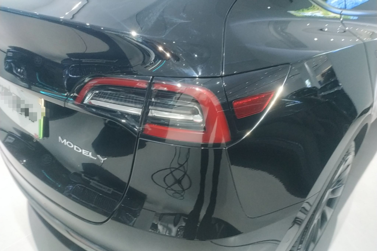 特斯拉 Model Y 2022款 后轮驱动版车身外观9