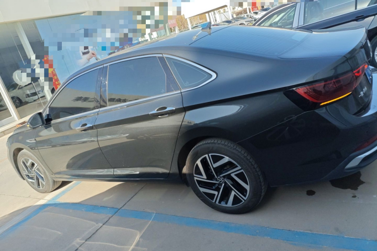 大众 速腾 2025款 改款三 300TSI DSG超越版车身外观4