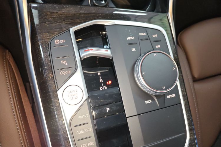 宝马3系 2023款 325Li M运动套装中控内饰18