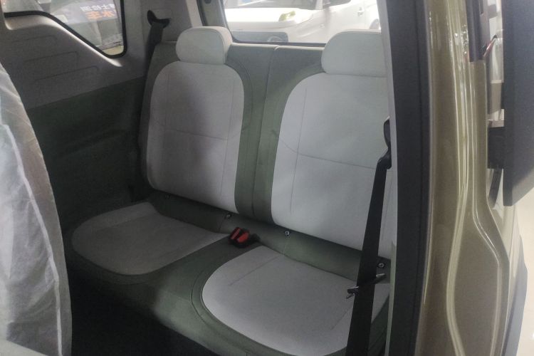 吉利银河 2025款 210km 熊猫骑士中控内饰21