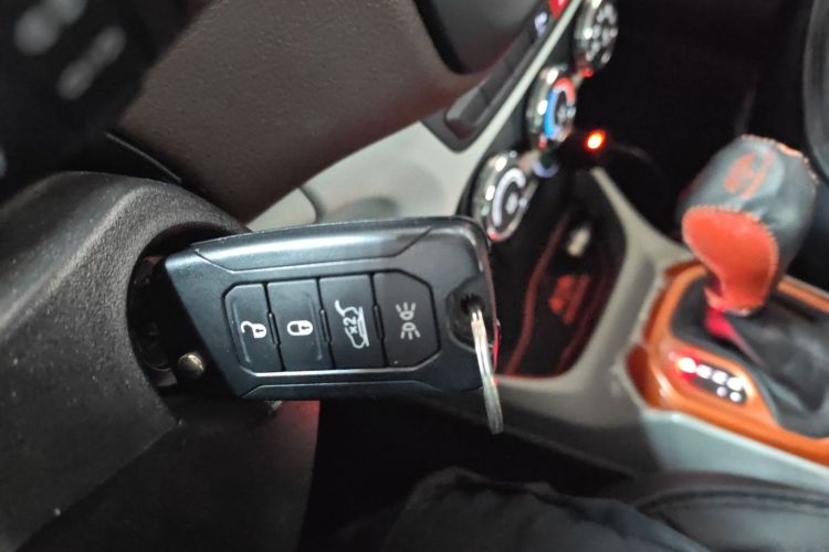 Jeep 自由侠 2016款 1.4T 自动高能版中控内饰7001