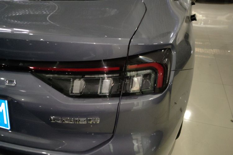 福特 蒙迪欧 2025款 2.0T EcoBoost 豪华型车身外观9