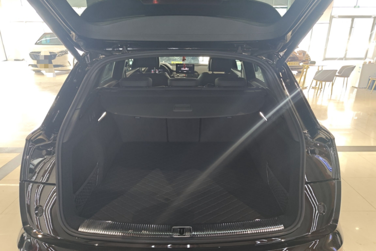 奥迪Q5L 2024款 40 TFSI 豪华动感型机舱底盘23