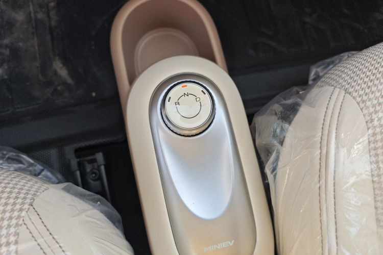 五菱汽车 宏光MINIEV 2025款 四门版 进阶款中控内饰18