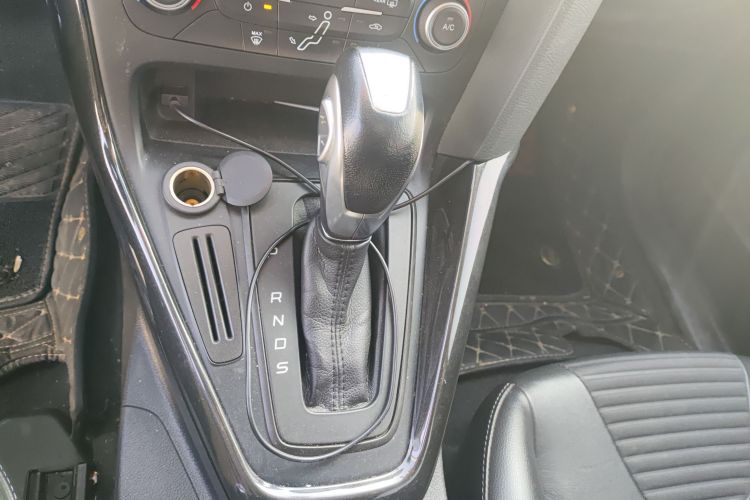 福特 福克斯 2017款 两厢 1.6L 自动风尚型智行版局部细节18