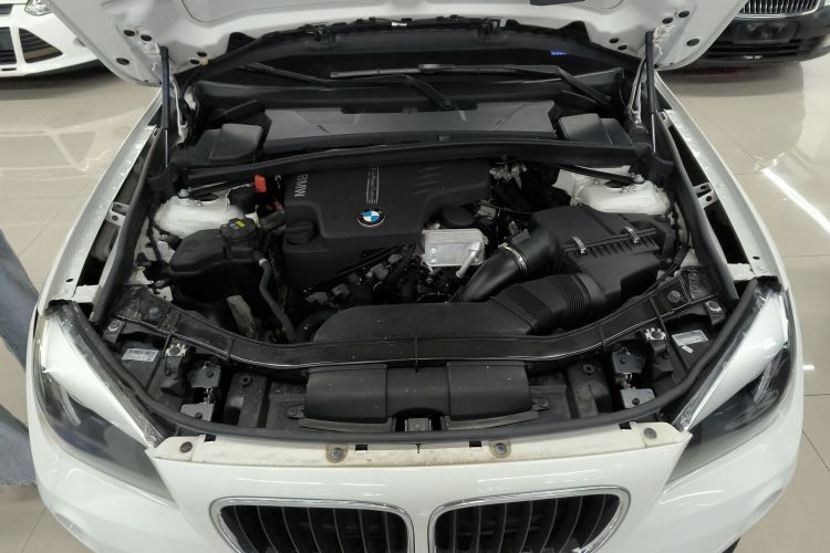 宝马X1 2014款 sDrive18i 时尚型机舱底盘24