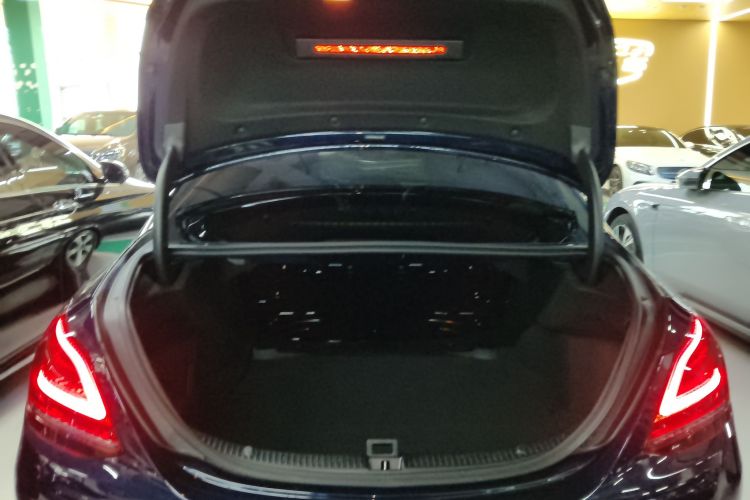 奔驰C级 2019款 改款 C 260 L 运动版局部细节23