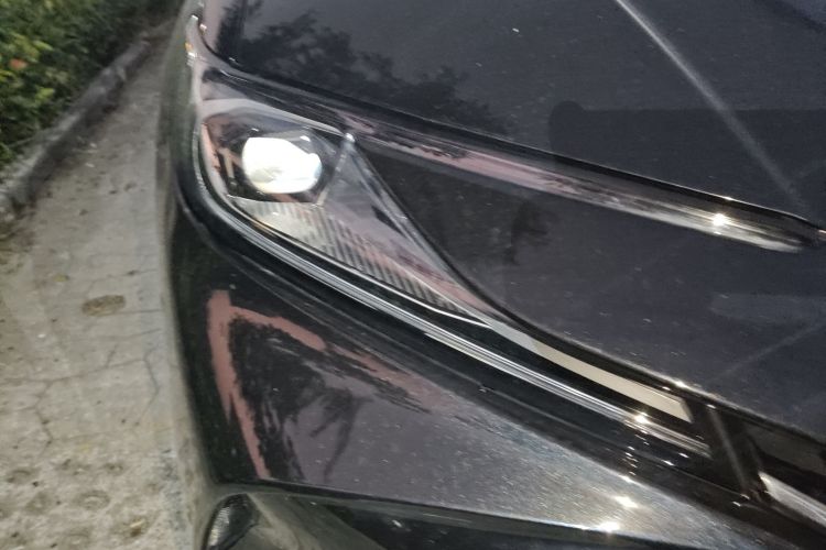 丰田 凯美瑞 2024款 双擎 2.0HE 精英版车身外观8