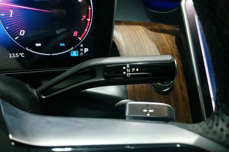 奔驰GLC 2024款 GLC 300 L 4MATIC 动感型 5座中控内饰18