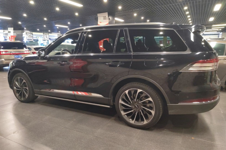 林肯 飞行家 2021款 3.0T V6 四驱行政版车身外观4