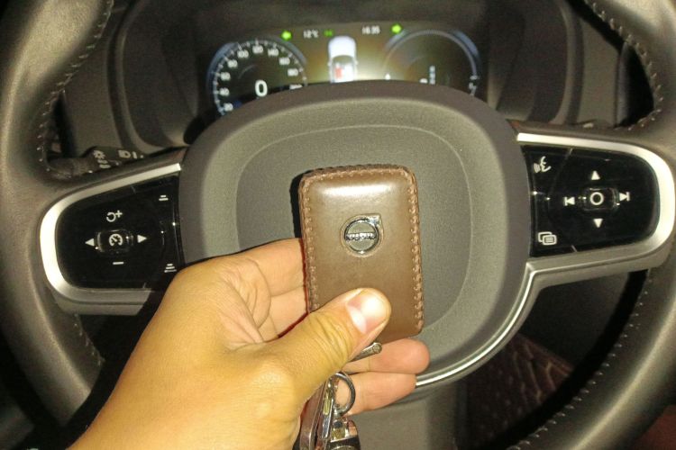 沃尔沃XC90新能源 2021款 E驱混动 T8 智尊豪华版 7座中控内饰11