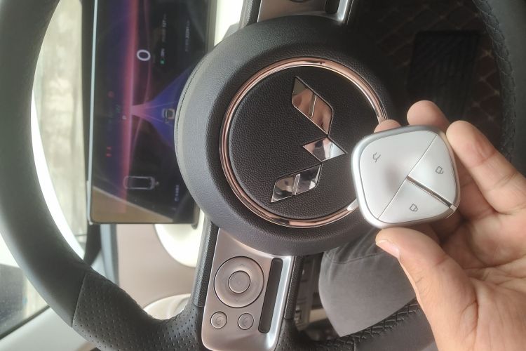 五菱汽车 五菱缤果 2023款 333km 灵犀互联款中控内饰11