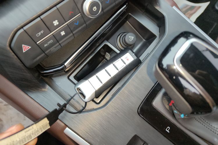 魏牌 VV7 2017款 2.0T 旗舰型中控内饰11