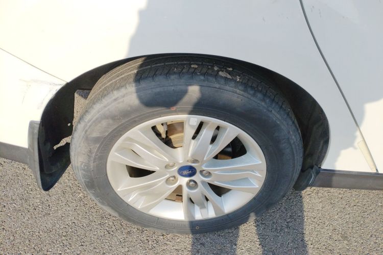 福特 福克斯 2012款 三厢 1.6L 自动舒适型车身外观6008