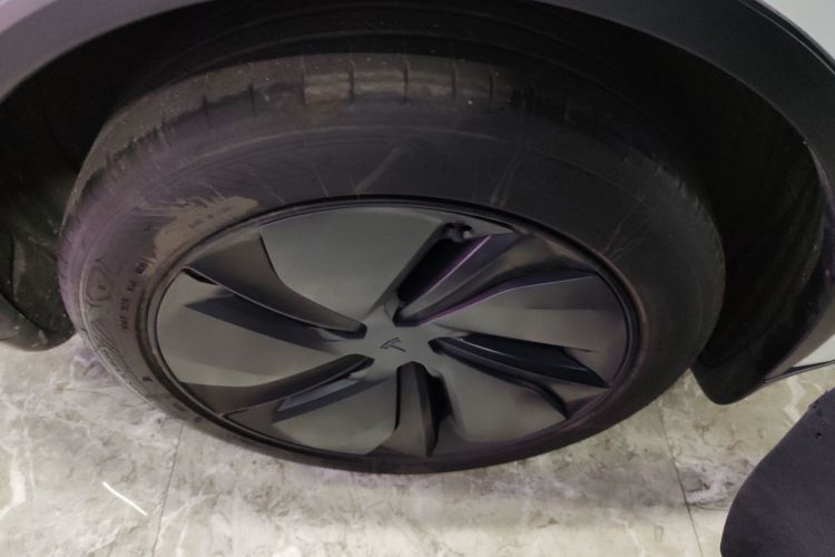 特斯拉 Model Y 2025款 后轮驱动 首发版车身外观6003