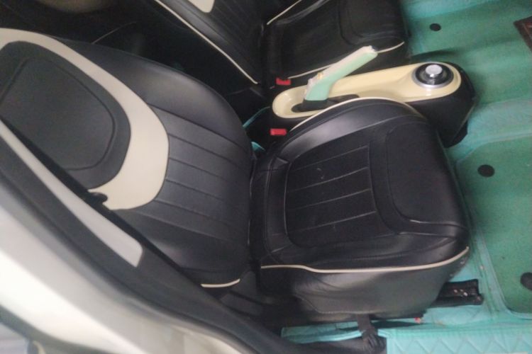 五菱汽车 五菱缤果 2023款 203km 轻享款局部细节41