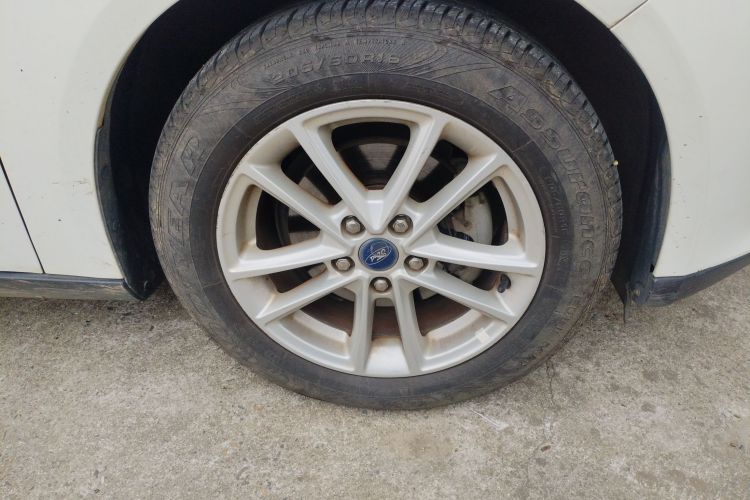 福特 福克斯 2015款 三厢 1.6L 自动风尚型车身外观6007