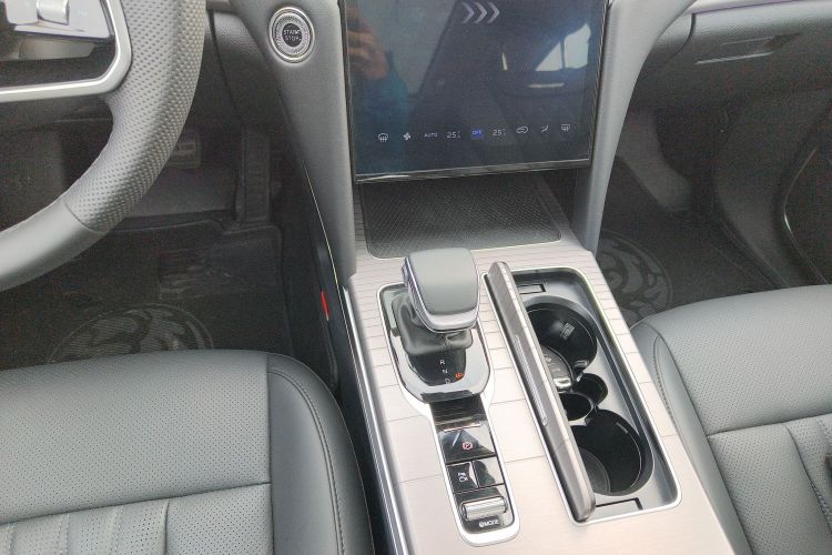 红旗HS7 PHEV 2024款 2.0T PHEV 两驱旗享版 6座中控内饰18