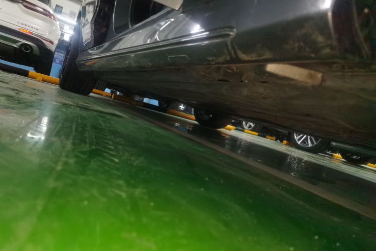 奔驰C级 2018款 C 200 运动版局部细节9001