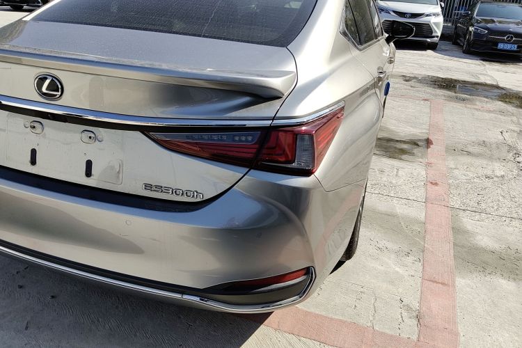 雷克萨斯ES 2018款 200 豪华版 国V车身外观9