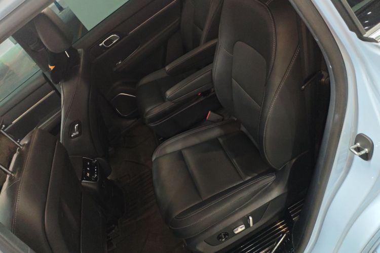 理想汽车 理想ONE 2021款 增程6座版中控内饰21