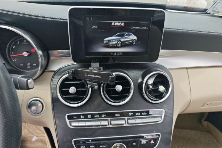 奔驰C级 2018款 C 200 L 4MATIC 运动版中控内饰16
