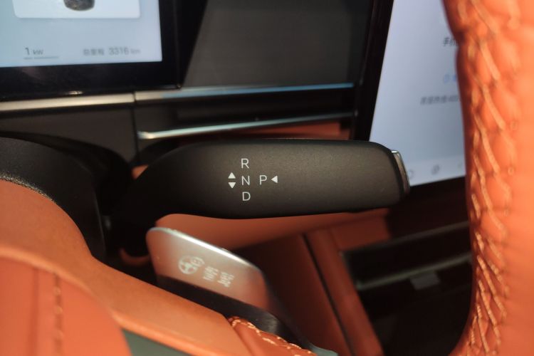 比亚迪 唐L 2025款 EV 600KM四驱激光雷达旗舰型中控内饰18