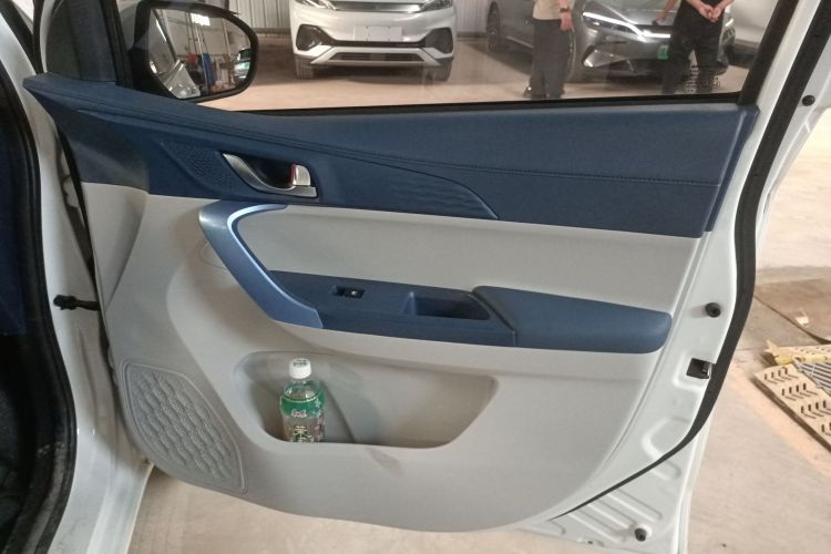 长安欧尚 奔奔E-Star 2022款 清心版 多彩款 磷酸铁锂中控内饰7005