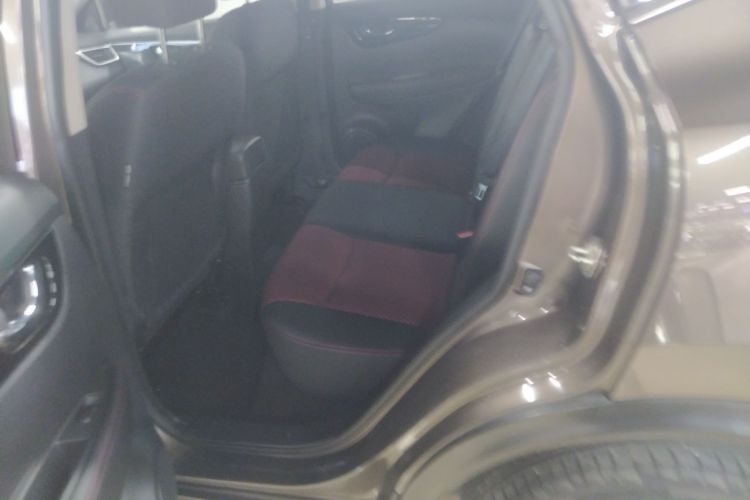 日产 逍客 2017款 2.0L CVT智享版 国V中控内饰7004