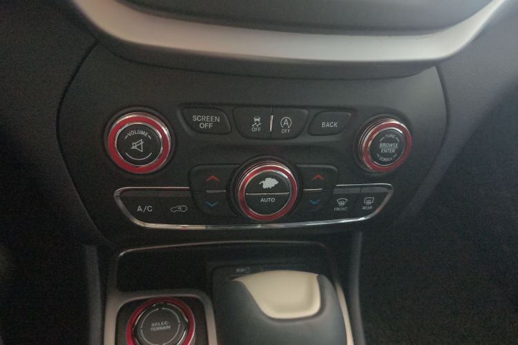 Jeep 自由光 2016款 2.4L 专业智能版局部细节16