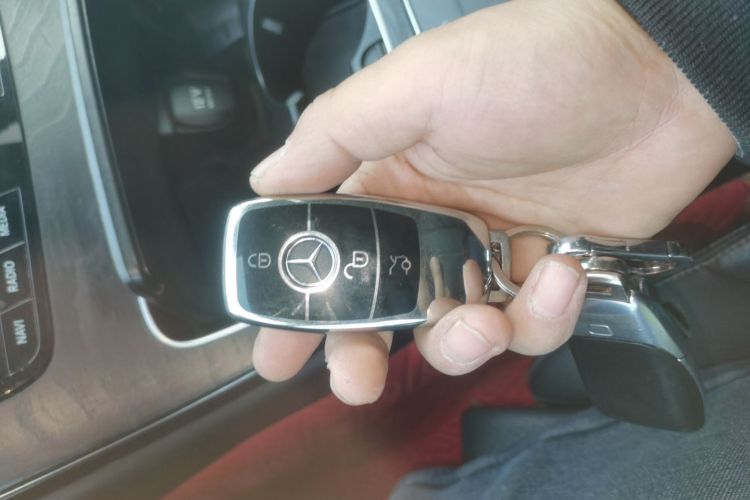 奔驰C级 2019款 C 180 L 时尚型运动版中控内饰11