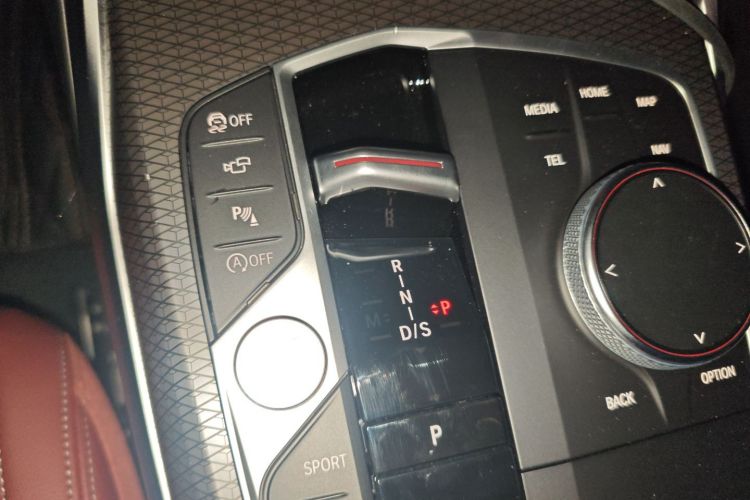 宝马4系 2023款 425i M运动曜夜套装中控内饰18