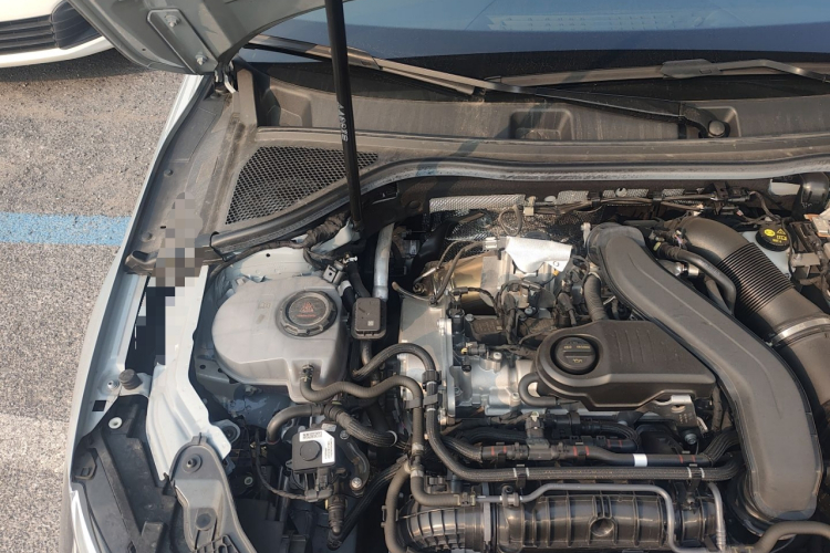 奥迪A3 2025款 A3L Limousine 35TFSI 飞驰尊享型机舱底盘25