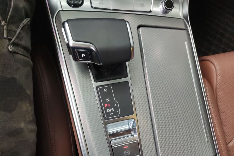 奥迪A6L 2025款 45 TFSI 臻选动感型+通风舒享包中控内饰18