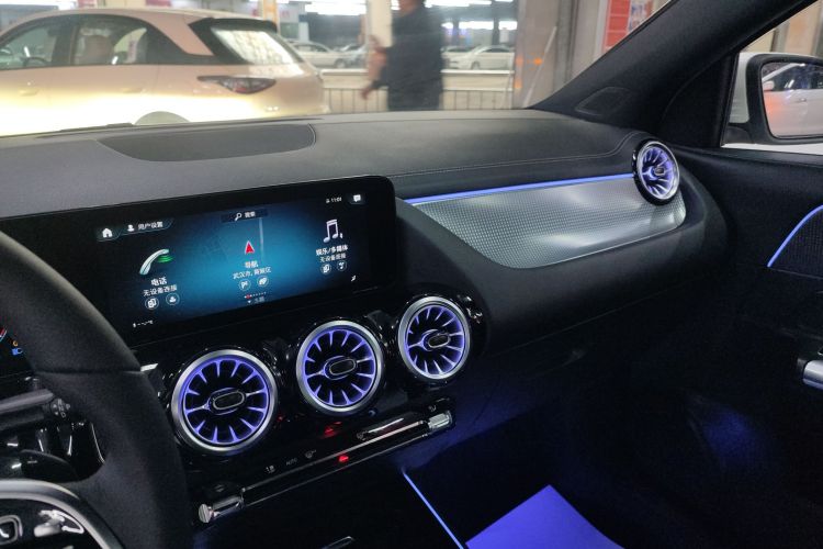 奔驰GLA 2023款 GLA 220中控内饰16
