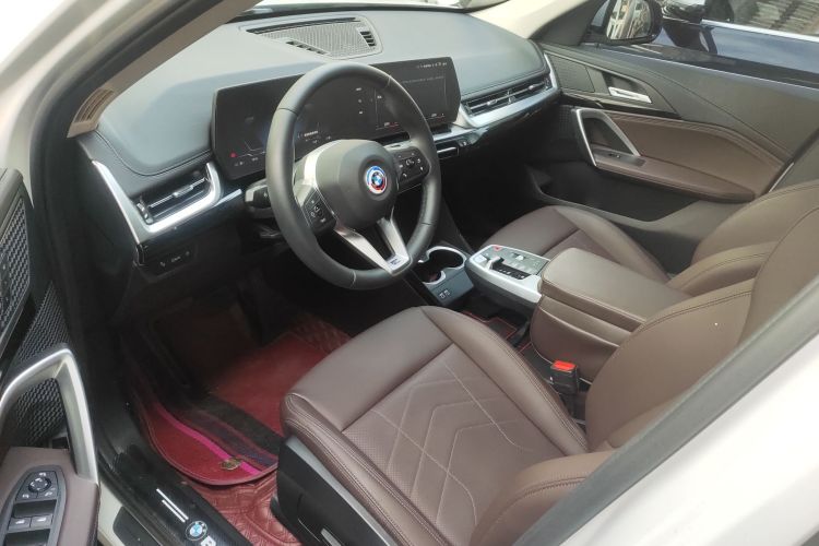 宝马iX1 2023款 eDrive25L X设计套装中控内饰19